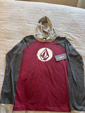 NWT Volcom Youth Large Hooded Long Sleeve Shirt Burgundy Gray Skate Surf YL